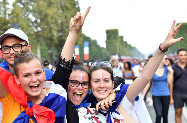 Dünya Kupası Zaferiyle Fransız Taraftarlar Sokaklara Döküldü