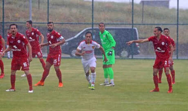 <a class='keyword-sd' href='/izmir/' title='İzmir'>İzmir</a> Derbisinde Göztepe, Altınordu'yu 2 Golle Geçti
