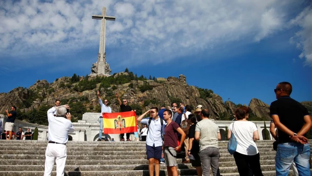 İspanyol Aşırı Sağcılar, Franco'nun Mezarının Taşınmasını Protesto Etti