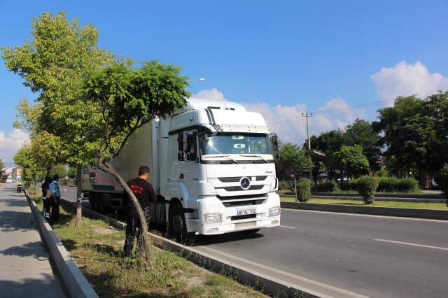 TIR'ın Altına Atlayan Vatandaş, 500 Metre Sürüklenip Hayatını Kaybetti!