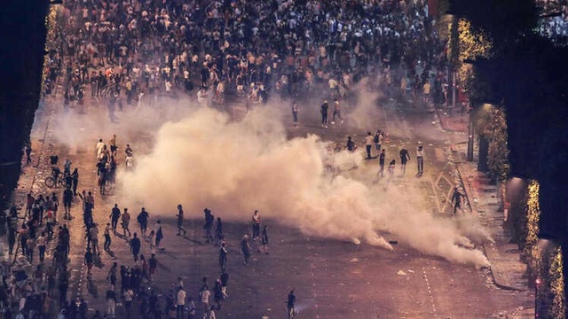 Fransa'da Dünya Kupası Kutlamaları Yağmaya Dönüşünce Polis Müdahale Etti