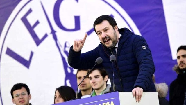Hafta Sonunu Denizde Mahsur Halde Geçiren 450 Göçmenin Sicilya'ya Yanaşmasına İzin Çıktı