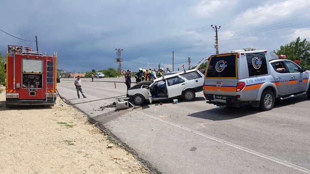 Karabük'te Otomobiller Kafa Kafaya Çarpıştı: 1 Ölü, 7 Yaralı