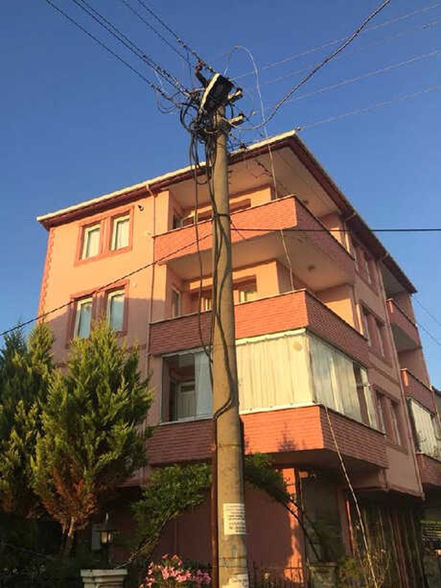 Feci Olay! Kopan Elektrik Teline Basan Cankurtaran Akıma Kapıldı