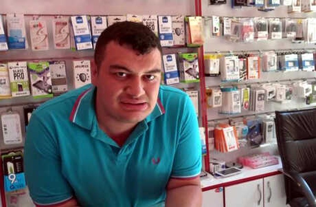 Saldırganlar, Satmak İstedikleri Telefonu Almayan Genci Sopalarla Dövdü