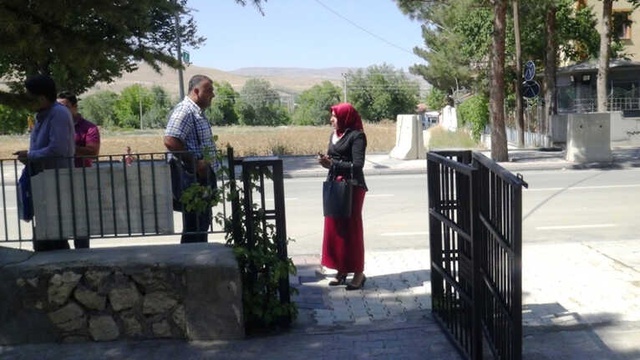 Resmi Kayıtlarda Ölü Olarak Gözüken Talihsiz Adam, Yaşadığını İspat Etmeye Çalışıyor