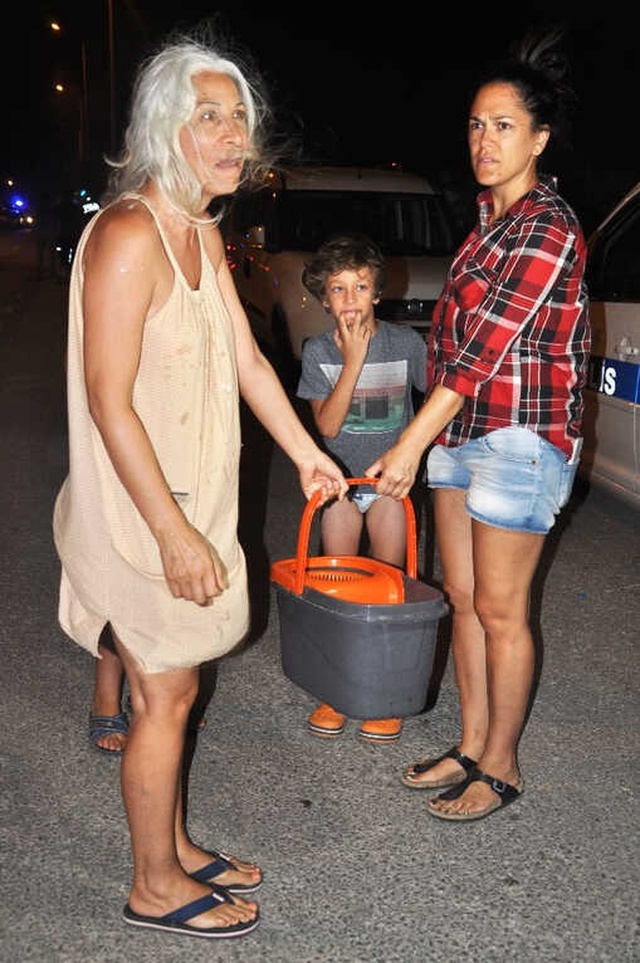 Bodrum'da Gece Yarısı Korkutan Yangın! Mahalleli Kovalarla Su Taşıdı