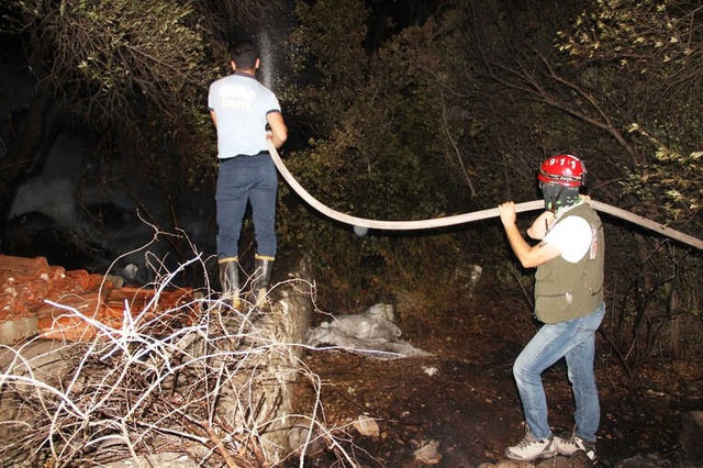 Bodrum'da Gece Yarısı Korkutan Yangın! Mahalleli Kovalarla Su Taşıdı