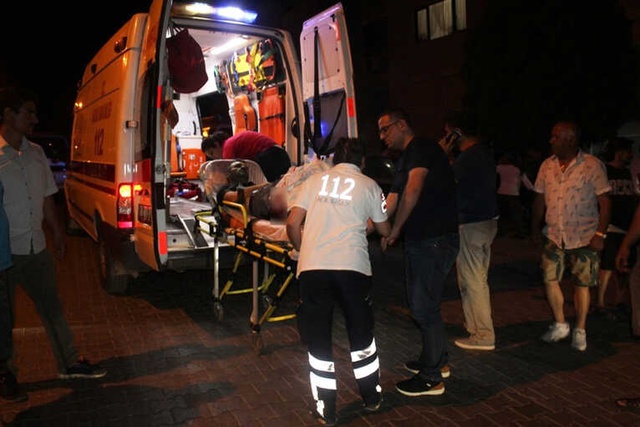 Eski Koca Dehşet Saçtı! Karısını ve Evdeki Arkadaşını Defalarca Bıçaklayıp Kanlar İçinde Bıraktı