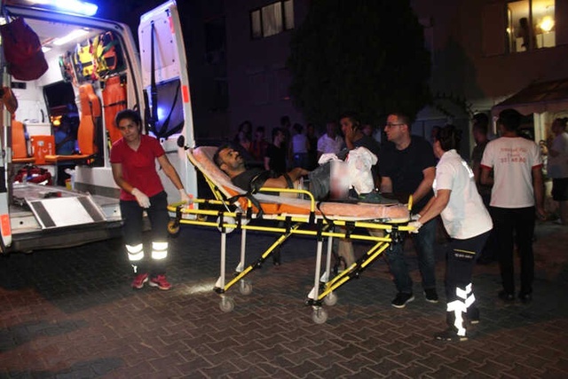 Eski Koca Dehşet Saçtı! Karısını ve Evdeki Arkadaşını Defalarca Bıçaklayıp Kanlar İçinde Bıraktı