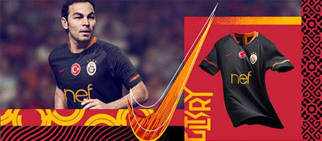 Galatasaray'ın Dış Saha Forması Satışa Sunuldu Galatasaray'ın Dış Saha Forması Satışa Sunuldu