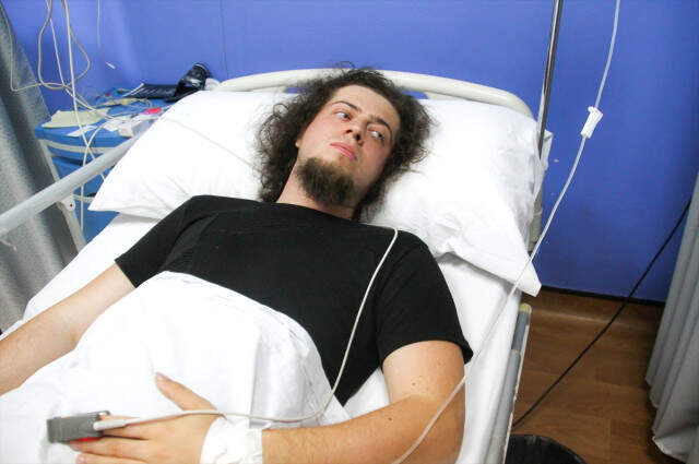 İlisyonist Aref'in Kendisini Isıran Kobraya 1.5 Yıldır Baktığı Ortaya Çıktı Kobra Tarafından Isırılan Aref İlk Kez Konuştu: Vücudumun Bazı Bölgelerini Hissetmiyorum