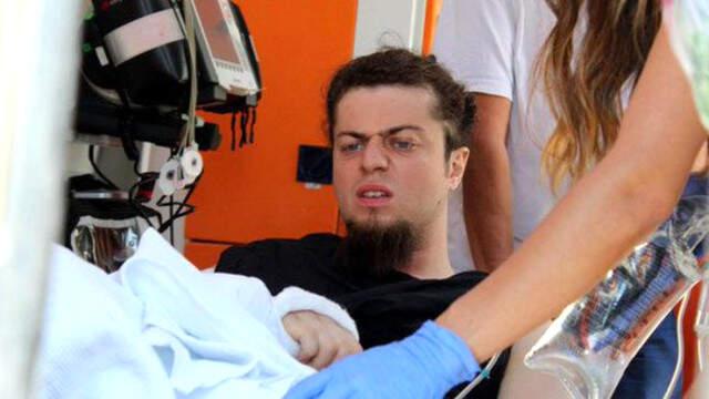 Kolunu Kobra Yılanı Isıran Sihirbaz Aref'e, 24 Tüp Yılan Serumu Verilecek Kolunu Kobra Yılanı Isıran Sihirbaz Aref'e, 24 Tüp Yılan Serumu Verilecek