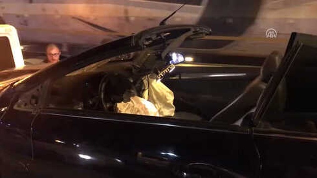 İzmir'de, Kontrolden Çıkan Otomobil Baba ile Kızını Hayattan Kopardı