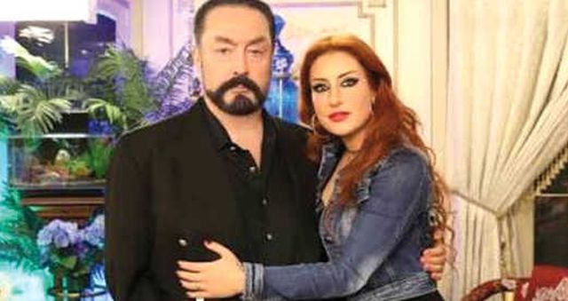 Şener Şen'in Yeğeni Aslı Süme Efeoğlu, Adnan Oktar Operasyonu Kapsamında Gözaltına Alındı