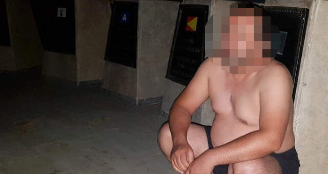 Eski Eşi Tarafından Evden Atılan Vatandaş, Çırılçıplak Sokakta Kaldı Eski Eşi Tarafından Evden Atılan Vatandaş, Çırılçıplak Sokakta Kaldı