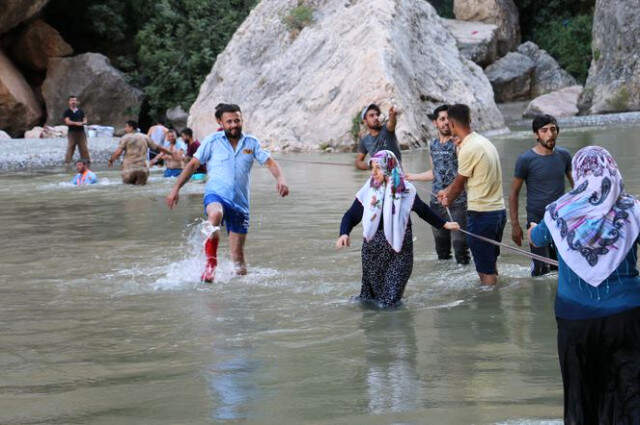 Kanyonda Mahsur Kalan Piknikçilerin Yardımına İtfaiye ve Jandarma Koştu