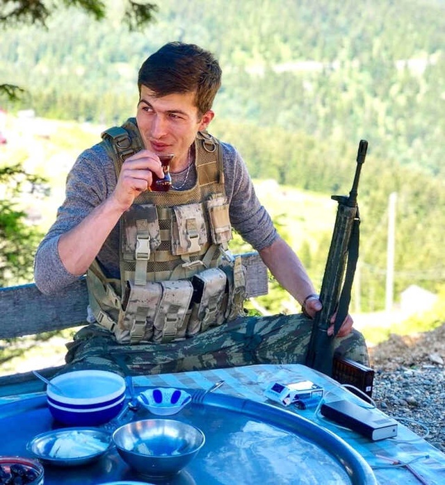 Feci Kazada Otomobil, Uçurumda Asılı Kaldı: Uzman Çavuş, Kardeşi ve Kuzeni Hayatını Kaybetti!