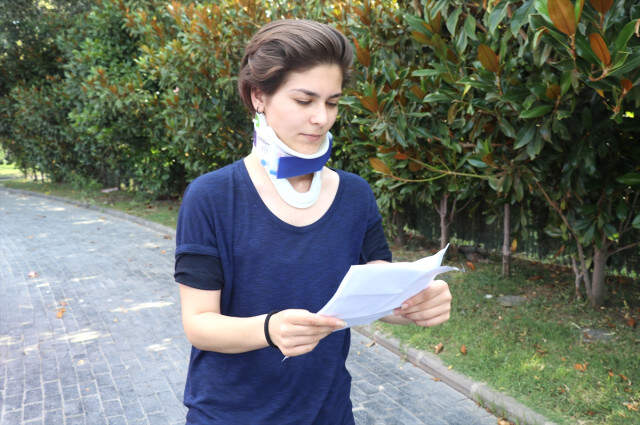 Yalova'da Genç Kıza Darp Güvenlik Kamerasında Yalova'da, Kaza Yapan Bisikletli Karşıya Geçen Genç Kıza Yumruk Attı! O Anlar Kamerada
