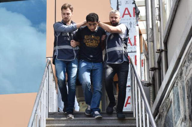Üniversiteli Genç Kız Sokak Ortasında Taciz Edildi Esenler'de, Üniversite Öğrencisi Kız Güpegündüz Tacize Uğradı! O Anlar Kamerada