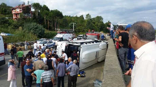 Trabzon'da Feci Kaza! Midibüs, Halattan Kopan Direğe Çarptı: 2 Ölü, 12 Yaralı