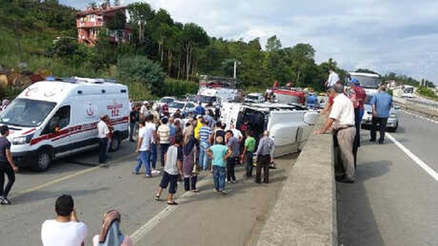 Trabzon'da Feci Kaza! Midibüs, Halattan Kopan Direğe Çarptı: 2 Ölü, 12 Yaralı