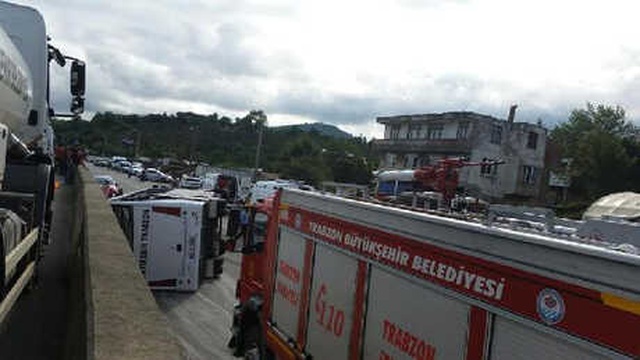 Trabzon'da Feci Kaza! Midibüs, Halattan Kopan Direğe Çarptı: 2 Ölü, 12 Yaralı