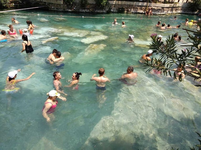 2 Bin 500 Yıllık Antik Havuz Turistlerle Doldu
