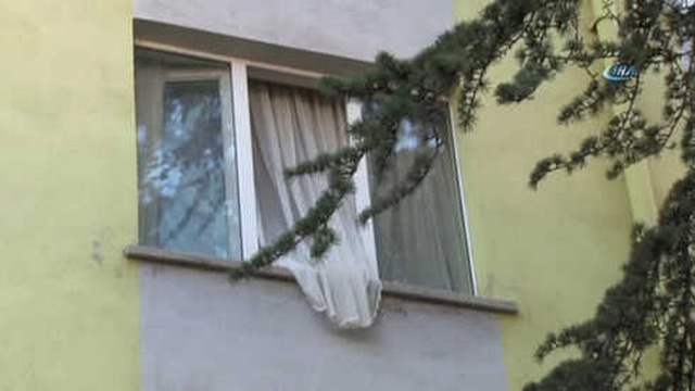 Ankara'da, Arkadaşıyla Kavga Eden Talihsiz Kadın İkinci Kattan Düştü