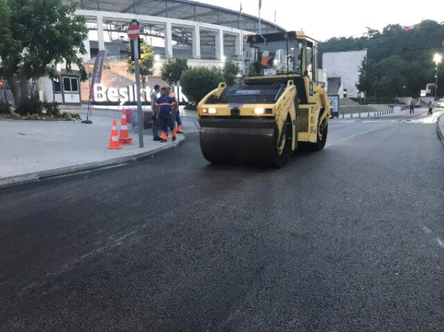 Beşiktaş'ta Yolda Çöken Alan Onarıldı Beşiktaş'ta Yolda Çöken Alan Onarıldı, Yol Trafiğe Açıldı