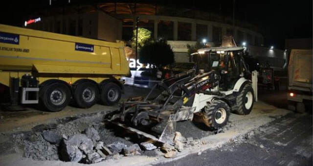 Beşiktaş'ta Yolda Çöken Alan Onarıldı Beşiktaş'ta Yolda Çöken Alan Onarıldı, Yol Trafiğe Açıldı