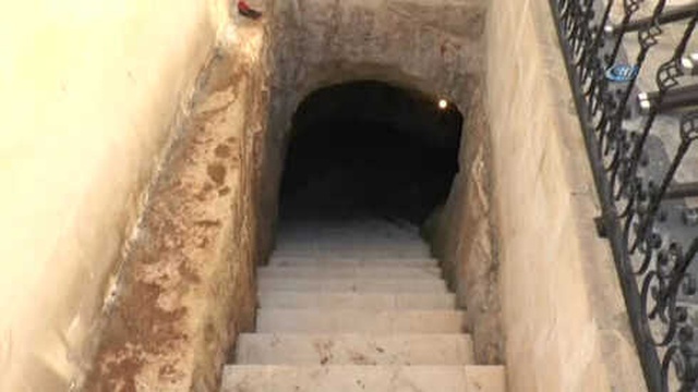 Gaziantep'te Genç Kadın, Definecilerden Kurtardığı 2 Asırlık Mağarayı Kafeye Çevirdi