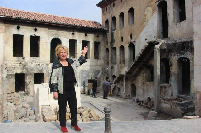 Gaziantep'te Genç Kadın, Definecilerden Kurtardığı 2 Asırlık Mağarayı Kafeye Çevirdi