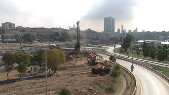 Kadıköy'de Gaz Paniği! İş Makinesi Doğalgaz Borusunu Patlattı