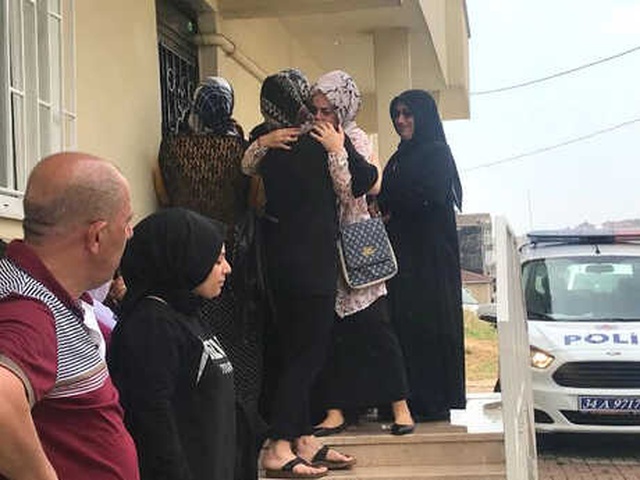 Cani Adam, Dini Nikahlı Karısını Boğarak Öldürdü! Çocukları Cesedin Başında Bekledi