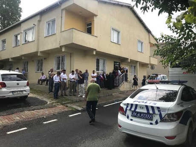 Cani Adam, Dini Nikahlı Karısını Boğarak Öldürdü! Çocukları Cesedin Başında Bekledi