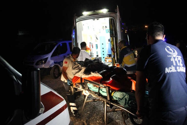 Kahraman Polis, Yangında Mahsur Kalan Engellileri Sırtında Taşıyarak Kurtardı