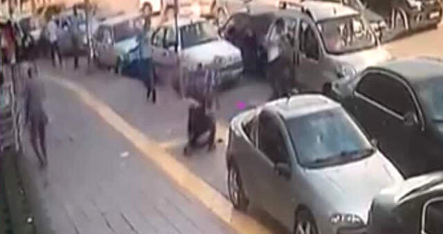 Ankara'da Sokak Ortasında Silahlı Çatışma: 2'si Ağır, 4 Kişi Yaralandı Ankara'da Sokak Ortasında Silahlı Çatışma: 2'si Ağır, 4 Kişi Yaralandı