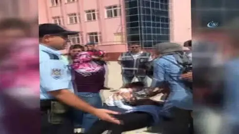 Aynı İsimli Yanlış İlçedeki Okula Giden Öğrenciler, KPSS'ye Giremeyince Sinir Krizi Geçirdi