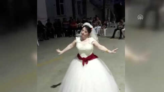 Down Sendromlu Kübra'nın Gelinlik Hayali Gerçek Oldu