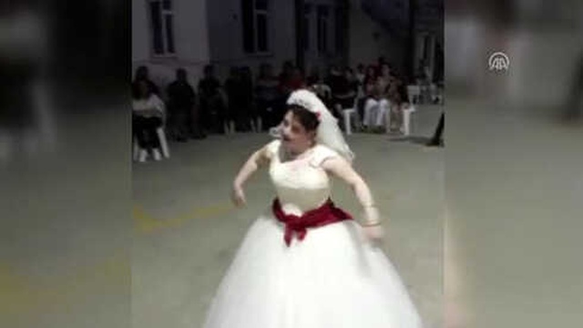 Down Sendromlu Kübra'nın Gelinlik Hayali Gerçek Oldu