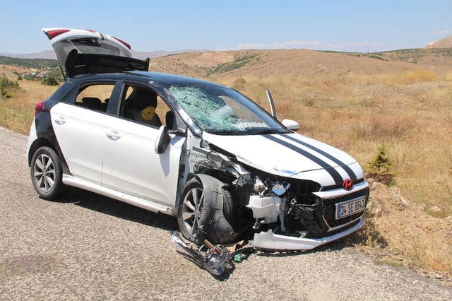 <a class='keyword-sd' href='/motosiklet/' title='Motosiklet'>Motosiklet</a> ile Otomobil Kafa Kafaya Çarpıştı: 1 Ölü, 8 Yaralı