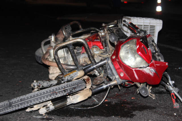 Yola Devrilen Motosikletli, Üzerinden Araçlar Geçince Can Verdi, Arkadaşı Olay Yerinde Bırakıp Kaçtı! Yola Devrilen Motosikletli, Üzerinden Araçlar Geçince Can Verdi, Arkadaşı Olay Yerinde Bırakıp Kaçtı!