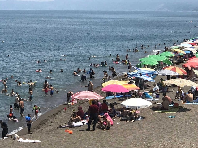 Karadeniz'in İncisi Akçakoca'da Plajlar Doldu Taştı