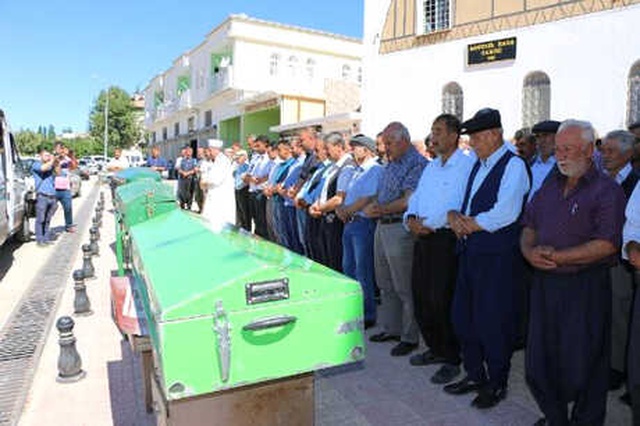 Arazi Katliamı Kurbanı 5 Kişi Gözyaşlarıyla Uğurlandı