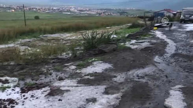 Ardahan'da Dolu Yağışı Hayatı Felç Etti!