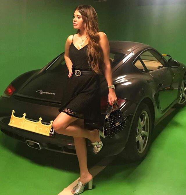 Ebru Polat'ın Bikinili Bir Şekilde 