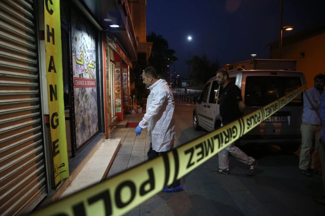 İstanbul'un Göbeğinde 10 Kişilik Maskeli Grup, Dakikalar İçinde Döviz Bürosundan 150 Bin Dolar Çaldı!