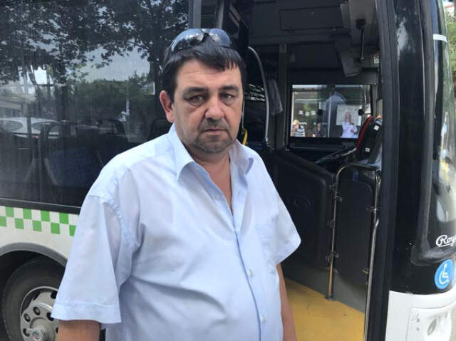 Halk Otobüsünün Tehlikeli Manevrası Kavga Çıkardı Halk Otobüsünün Tehlikeli Manevrası <a class='keyword-sd' href='/kavga/' title='Kavga'>Kavga</a> Çıkardı