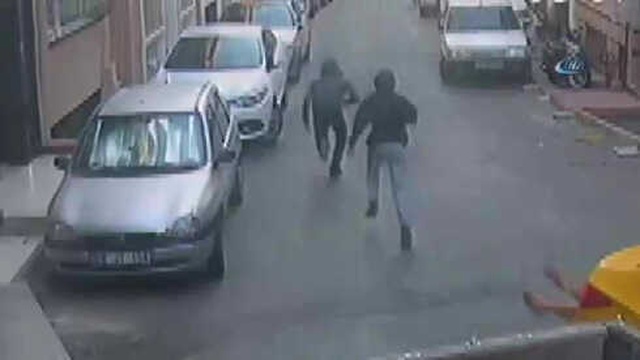 İstanbul'da, Taksiden İnen Genç Kadın Kapkaççı Dehşeti Yaşadı! Anbean Kaydedildi